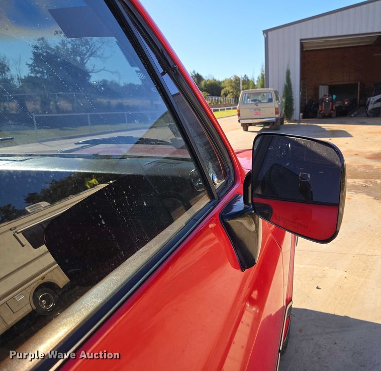 image for item EU3896 1989 Chevrolet Suburban SLE SUV