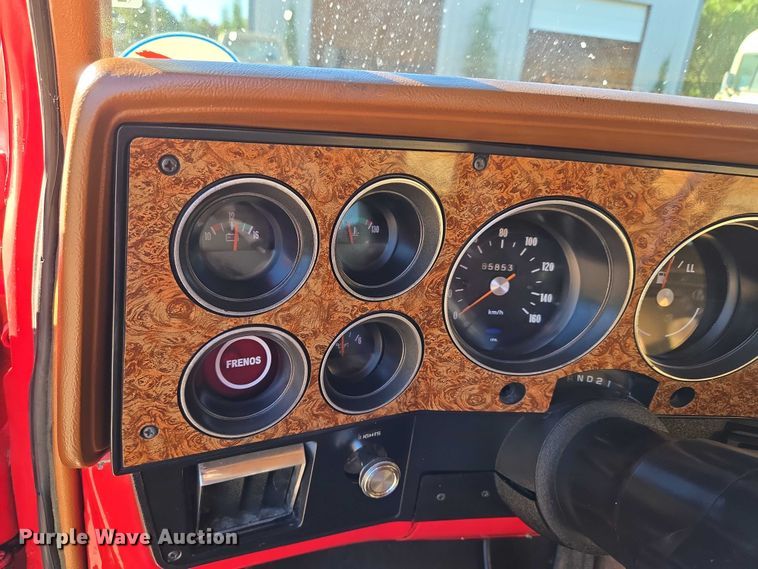 image for item EU3896 1989 Chevrolet Suburban SLE SUV