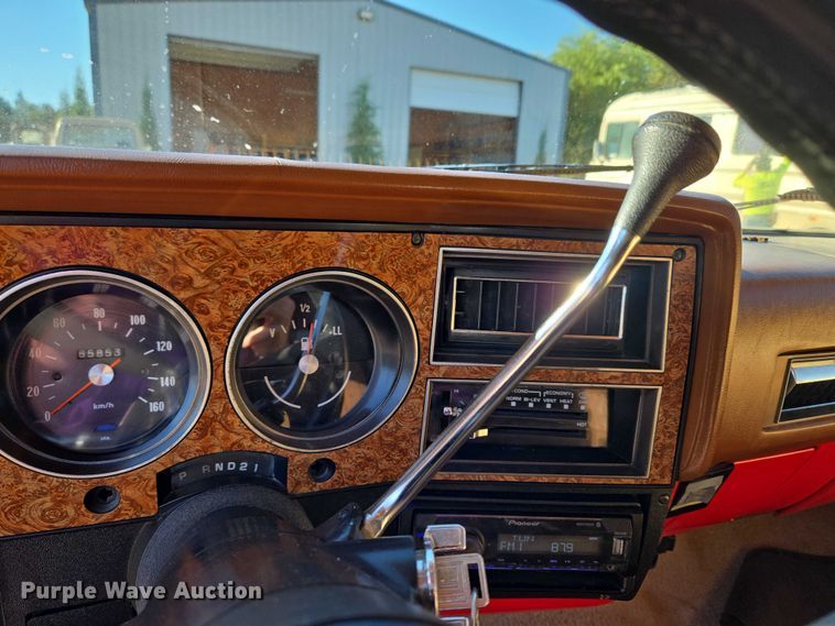 image for item EU3896 1989 Chevrolet Suburban SLE SUV