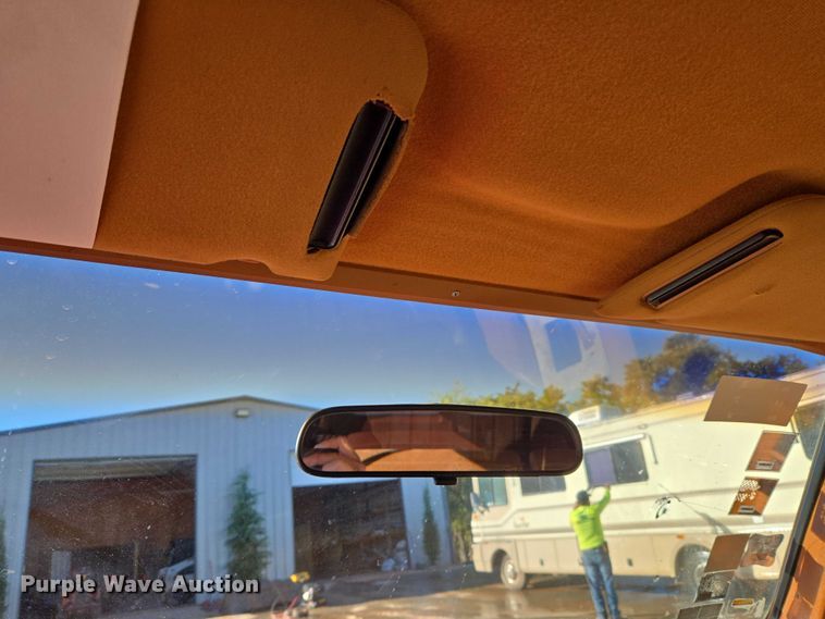 image for item EU3896 1989 Chevrolet Suburban SLE SUV