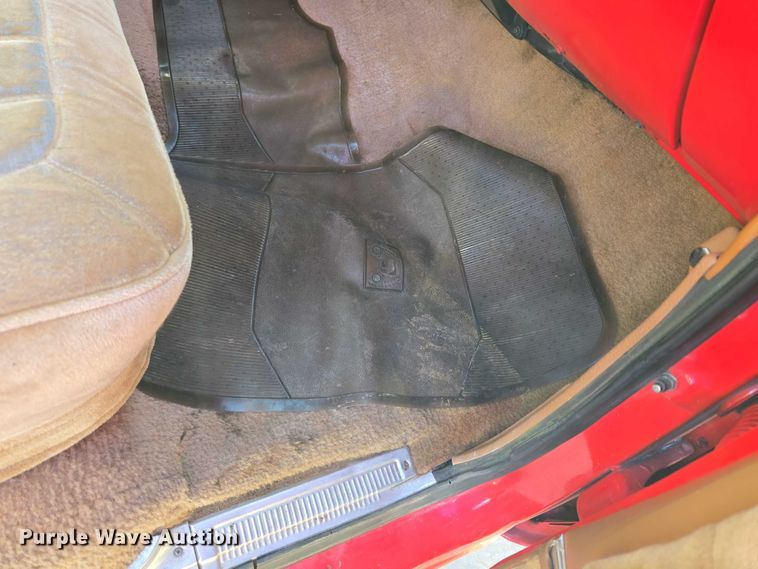 image for item EU3896 1989 Chevrolet Suburban SLE SUV