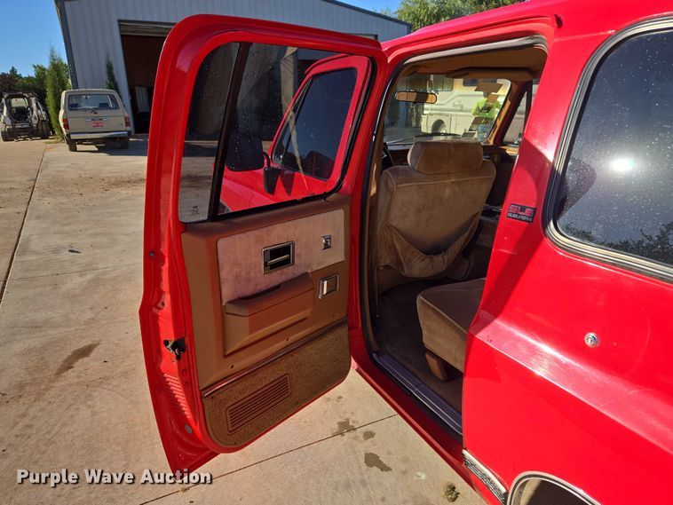 image for item EU3896 1989 Chevrolet Suburban SLE SUV