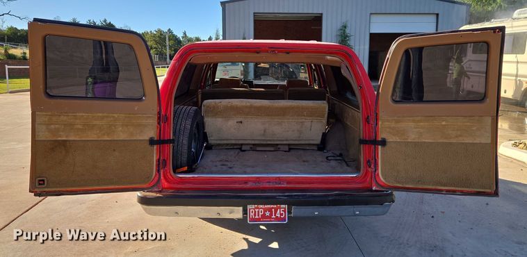 image for item EU3896 1989 Chevrolet Suburban SLE SUV