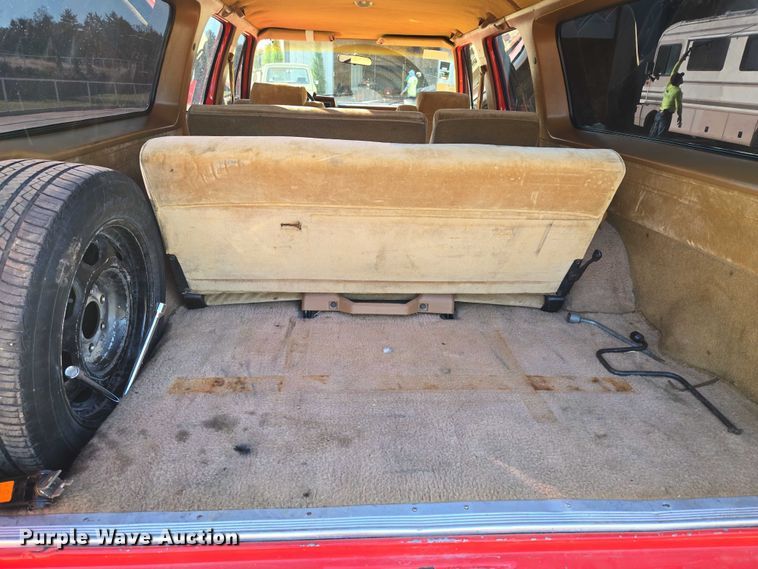 image for item EU3896 1989 Chevrolet Suburban SLE SUV