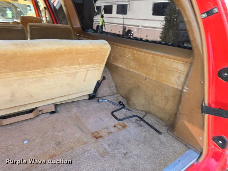 image for item EU3896 1989 Chevrolet Suburban SLE SUV