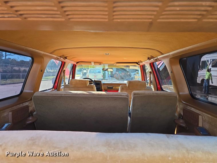 image for item EU3896 1989 Chevrolet Suburban SLE SUV