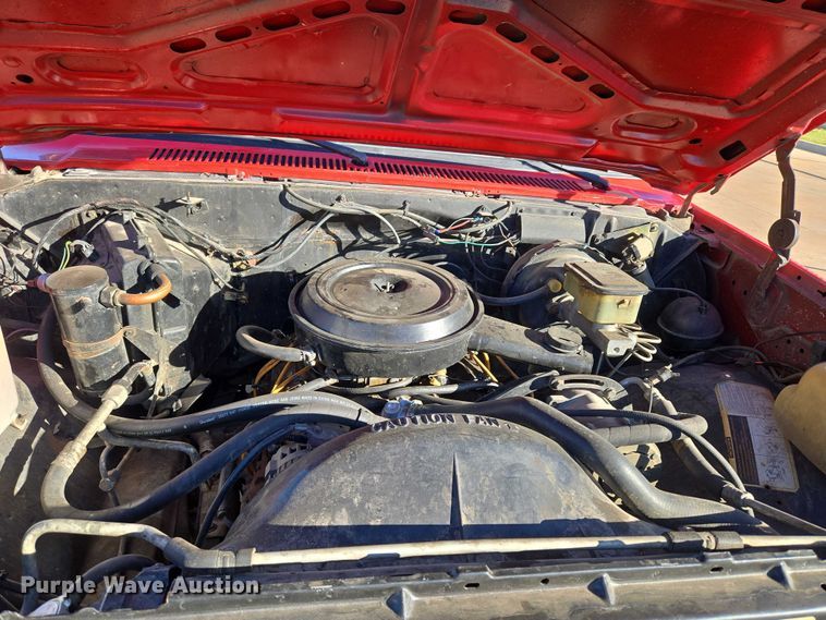 image for item EU3896 1989 Chevrolet Suburban SLE SUV