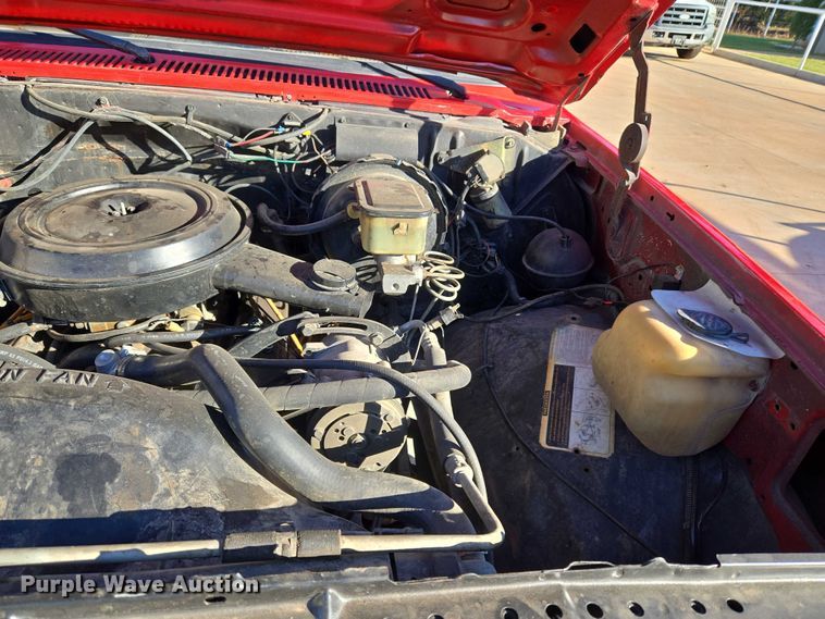 image for item EU3896 1989 Chevrolet Suburban SLE SUV