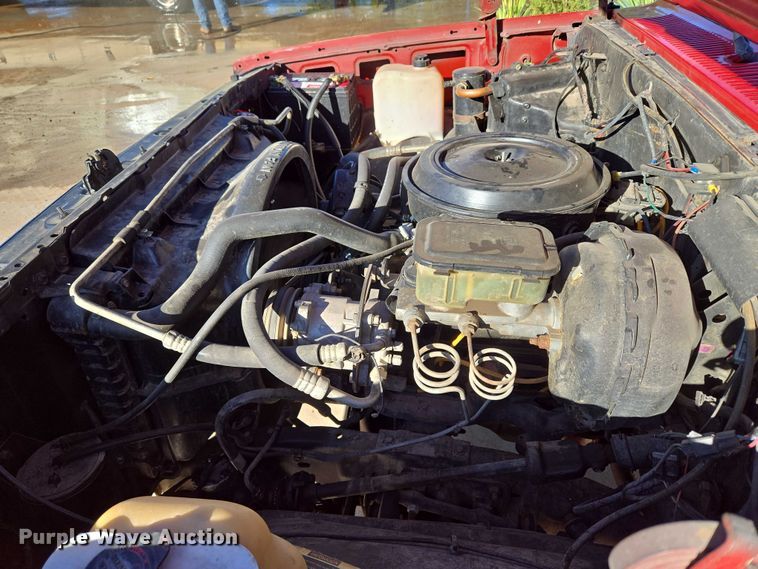 image for item EU3896 1989 Chevrolet Suburban SLE SUV