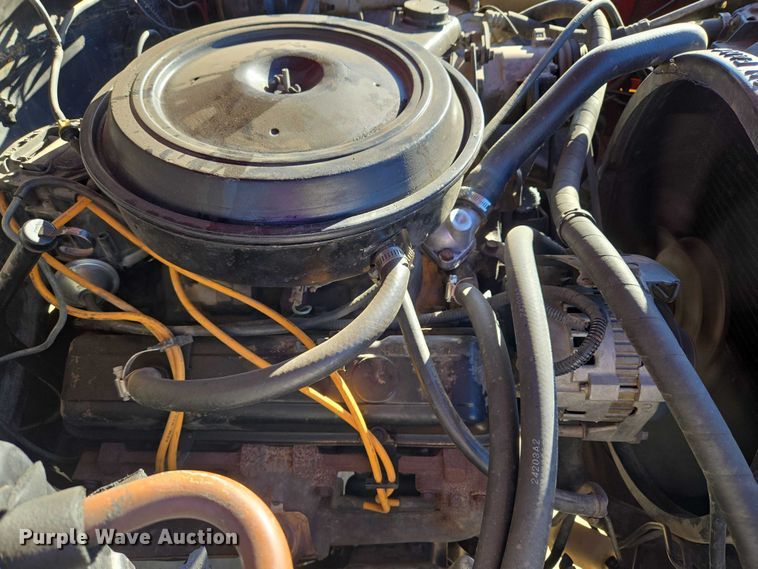 image for item EU3896 1989 Chevrolet Suburban SLE SUV