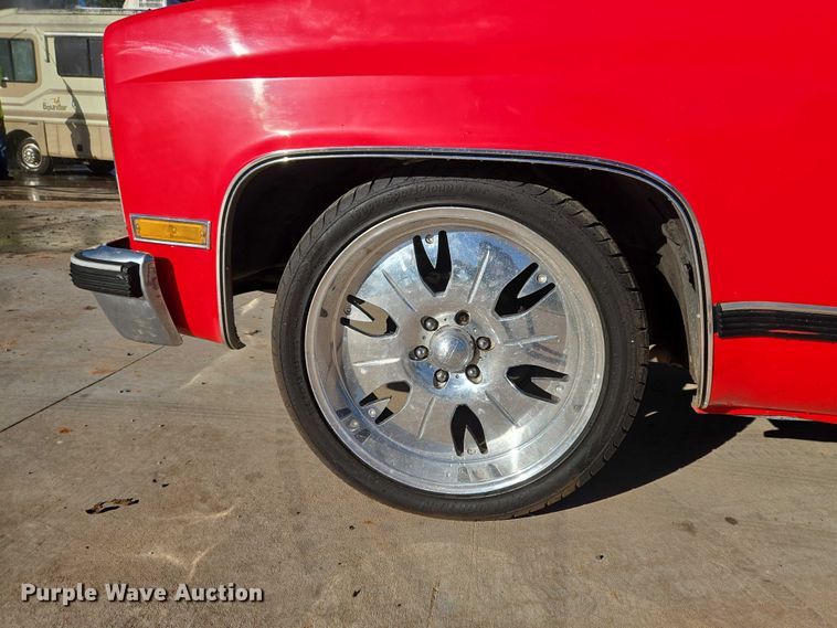 image for item EU3896 1989 Chevrolet Suburban SLE SUV