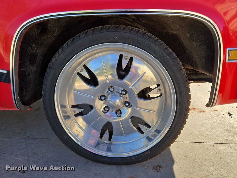 image for item EU3896 1989 Chevrolet Suburban SLE SUV