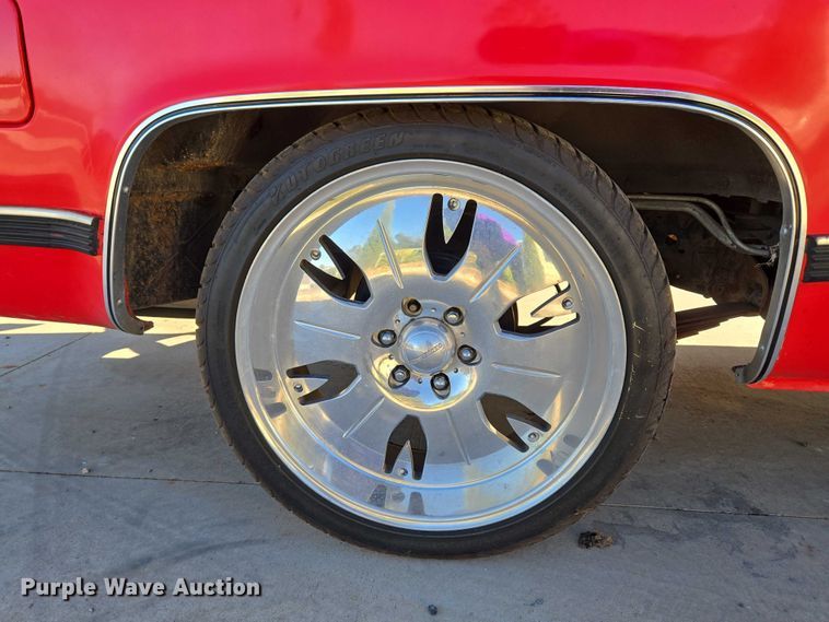 image for item EU3896 1989 Chevrolet Suburban SLE SUV