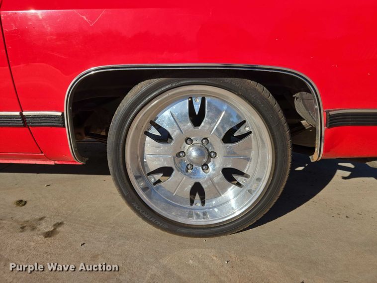 image for item EU3896 1989 Chevrolet Suburban SLE SUV