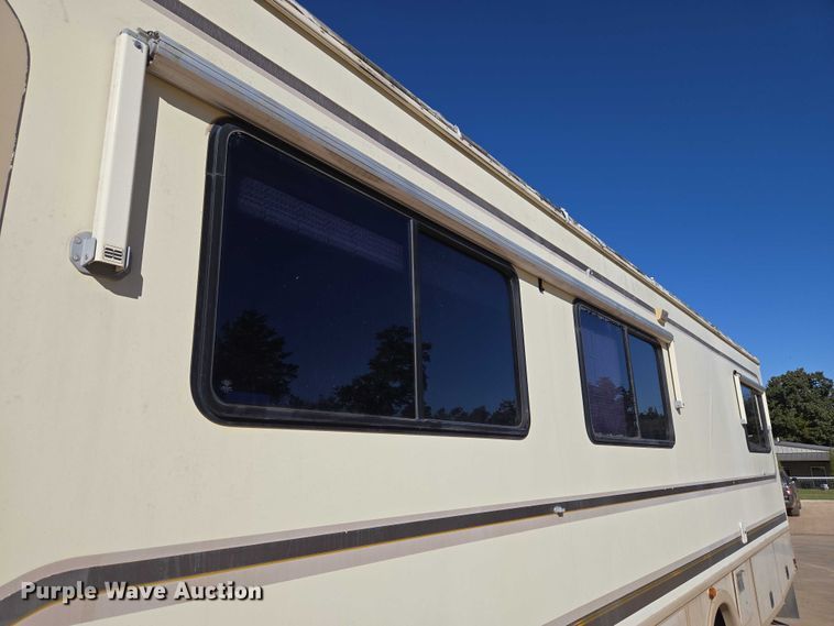 image for item EU3903 1996 Fleetwood Bounder RV