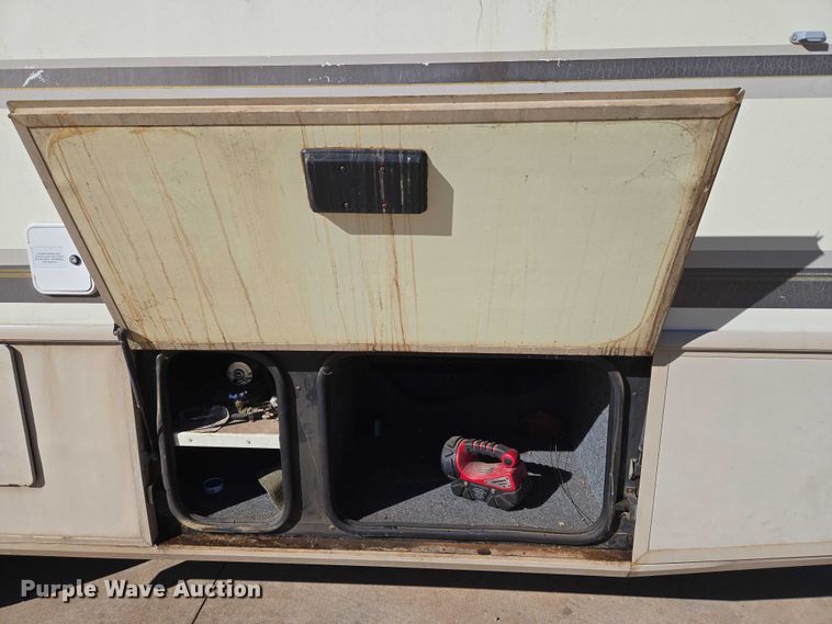 image for item EU3903 1996 Fleetwood Bounder RV