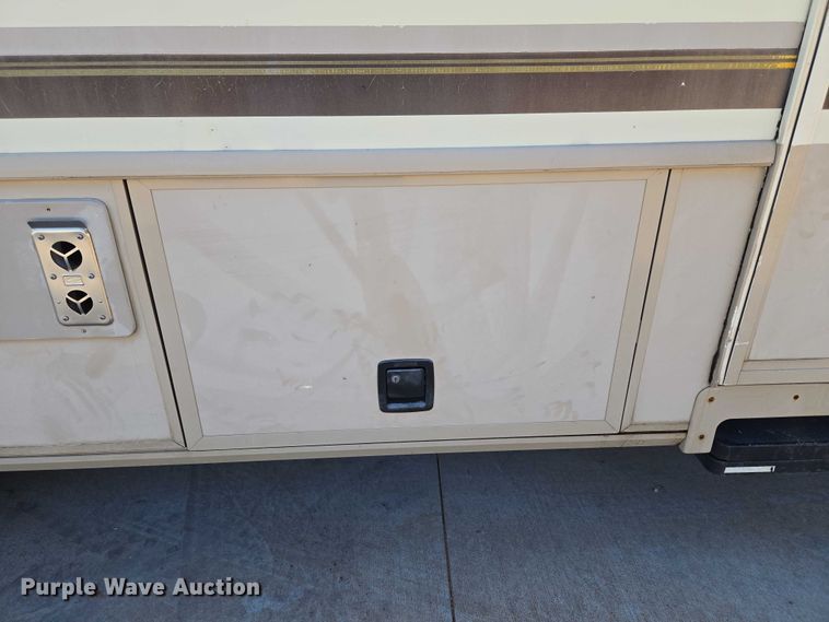 image for item EU3903 1996 Fleetwood Bounder RV