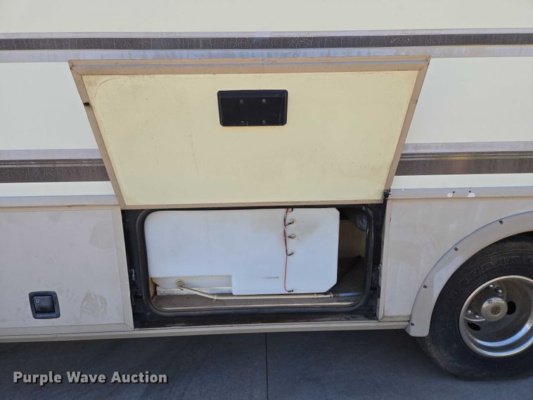 image for item EU3903 1996 Fleetwood Bounder RV