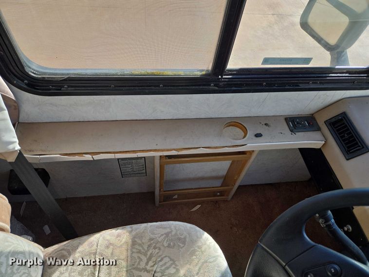 image for item EU3903 1996 Fleetwood Bounder RV