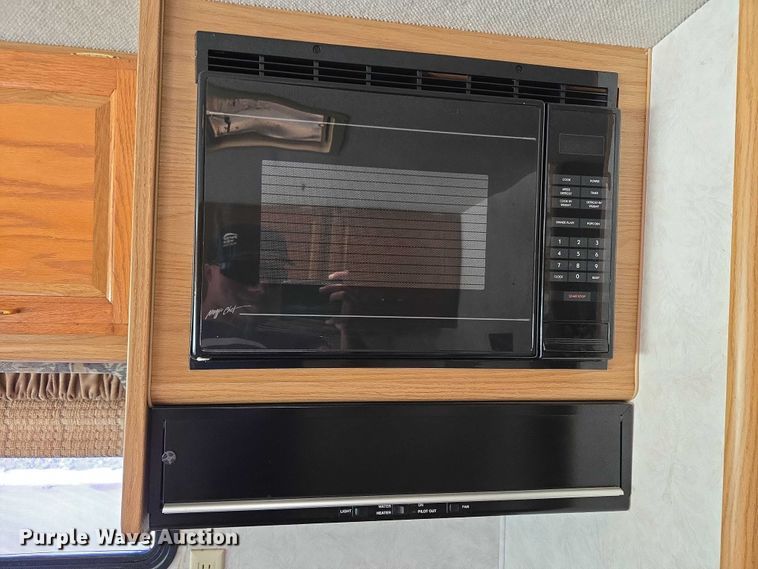 image for item EU3903 1996 Fleetwood Bounder RV