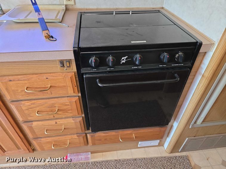 image for item EU3903 1996 Fleetwood Bounder RV