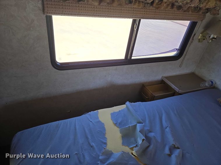 image for item EU3903 1996 Fleetwood Bounder RV