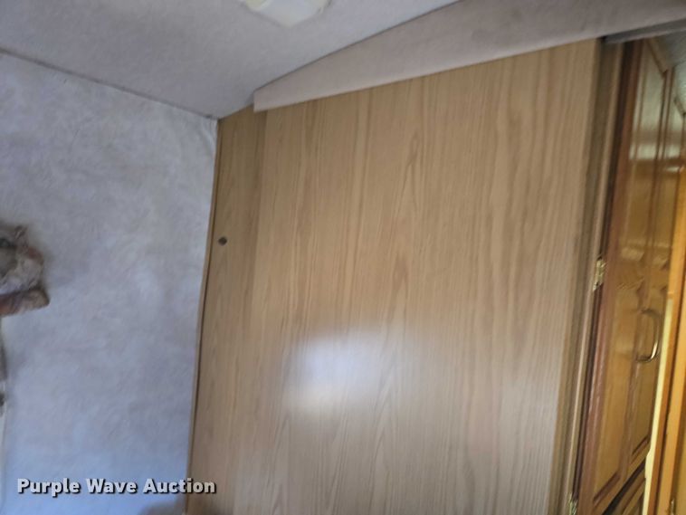 image for item EU3903 1996 Fleetwood Bounder RV