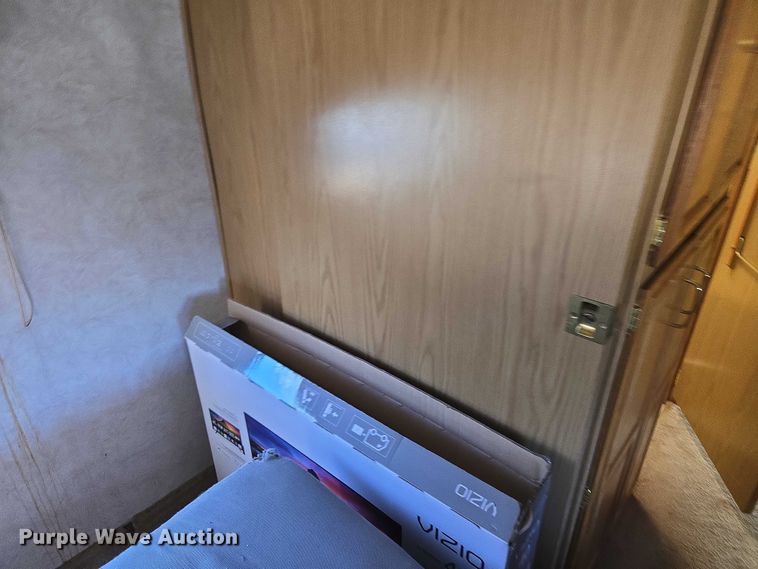 image for item EU3903 1996 Fleetwood Bounder RV