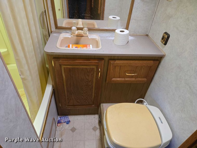 image for item EU3903 1996 Fleetwood Bounder RV