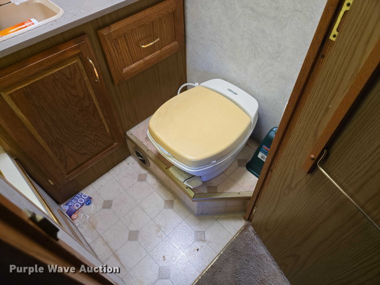 image for item EU3903 1996 Fleetwood Bounder RV