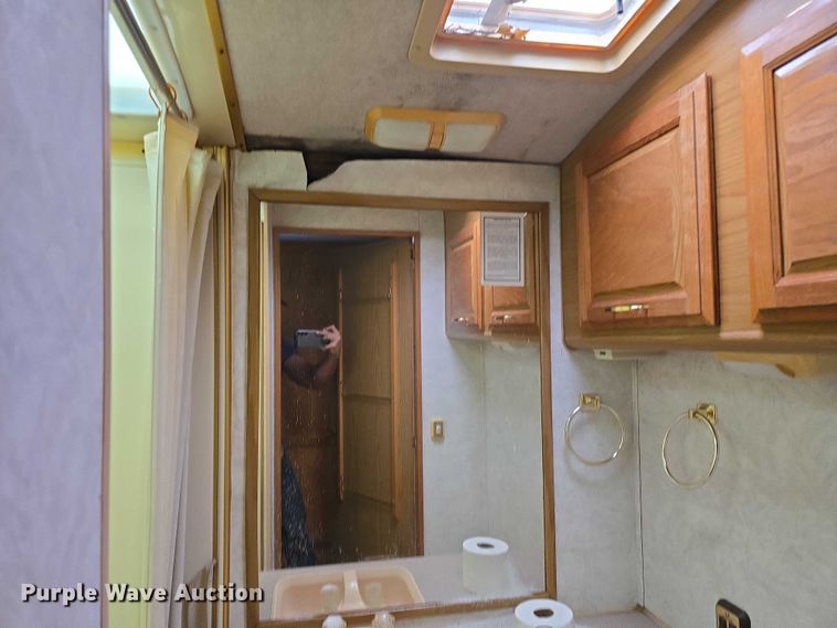 image for item EU3903 1996 Fleetwood Bounder RV