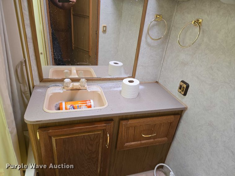 image for item EU3903 1996 Fleetwood Bounder RV