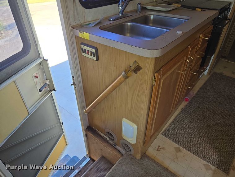 image for item EU3903 1996 Fleetwood Bounder RV