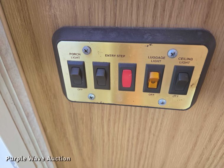 image for item EU3903 1996 Fleetwood Bounder RV