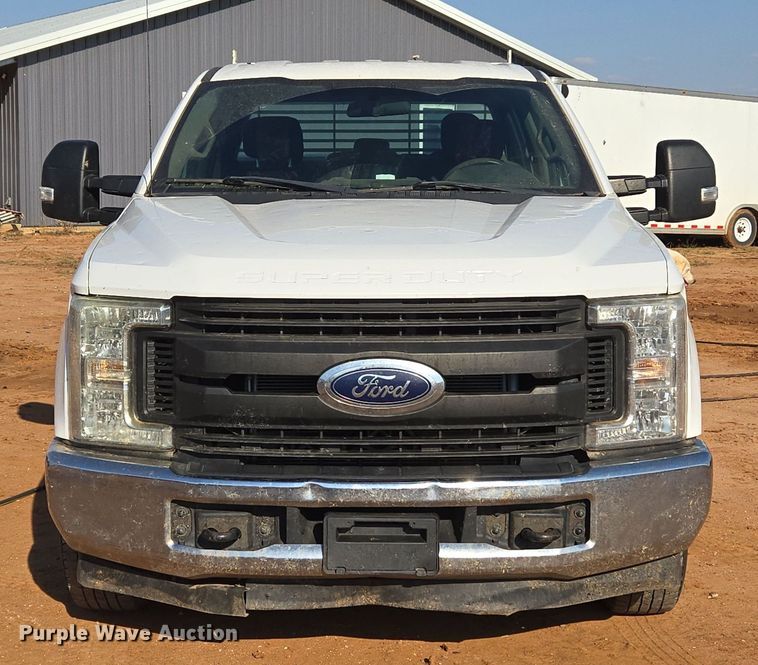 image for item EU3921 2017 Ford F250 Super Duty XL Crew Cab pickup truck