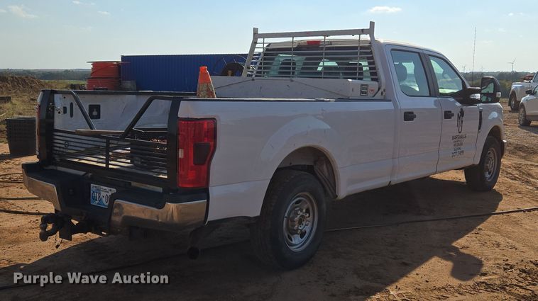 image for item EU3921 2017 Ford F250 Super Duty XL Crew Cab pickup truck