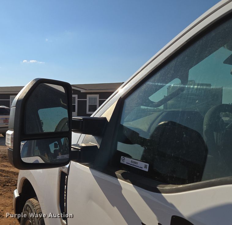 image for item EU3921 2017 Ford F250 Super Duty XL Crew Cab pickup truck