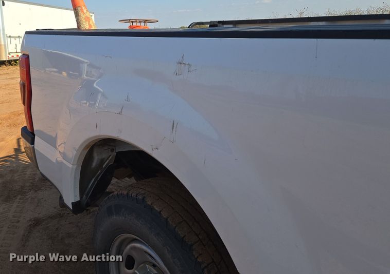 image for item EU3921 2017 Ford F250 Super Duty XL Crew Cab pickup truck