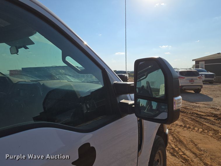 image for item EU3921 2017 Ford F250 Super Duty XL Crew Cab pickup truck