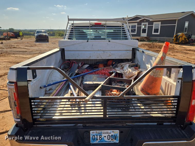 image for item EU3921 2017 Ford F250 Super Duty XL Crew Cab pickup truck