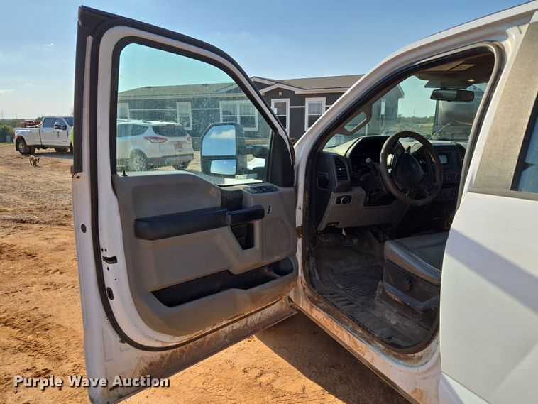 image for item EU3921 2017 Ford F250 Super Duty XL Crew Cab pickup truck