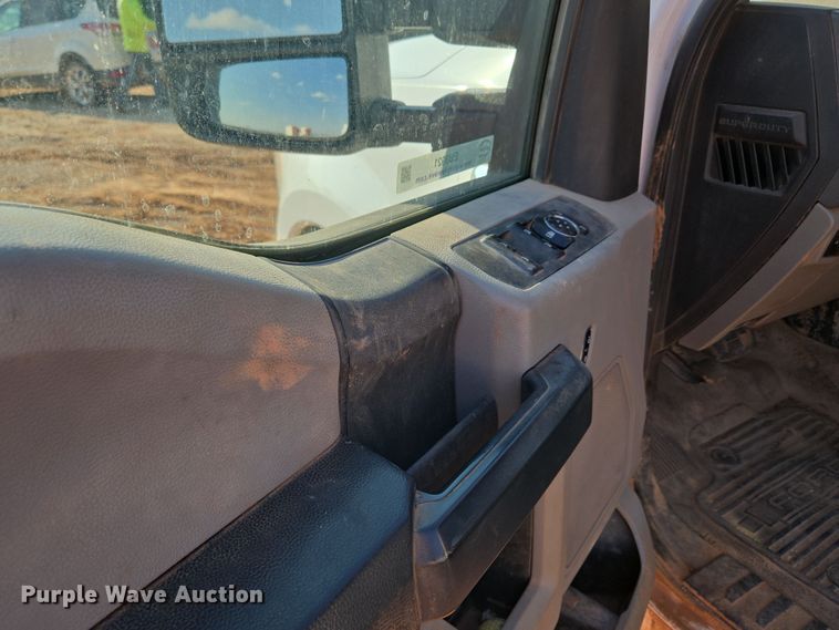 image for item EU3921 2017 Ford F250 Super Duty XL Crew Cab pickup truck