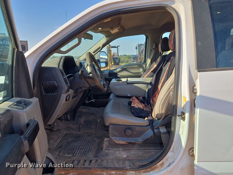 image for item EU3921 2017 Ford F250 Super Duty XL Crew Cab pickup truck