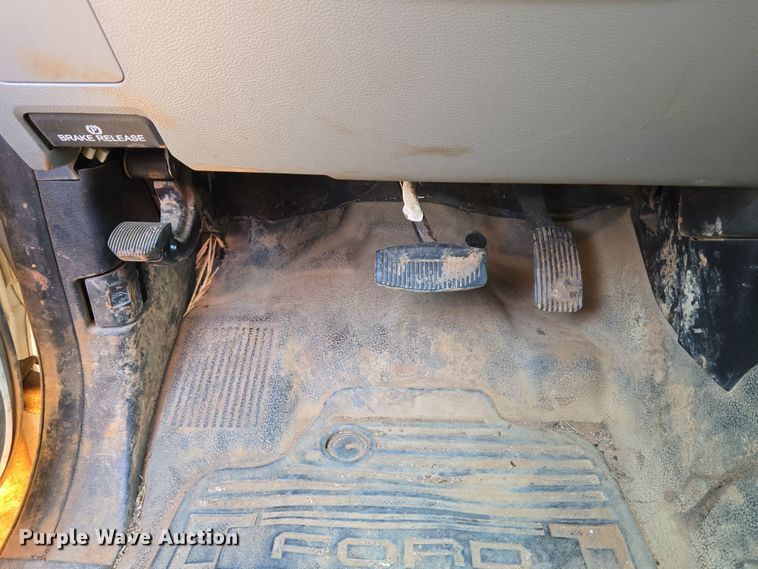 image for item EU3921 2017 Ford F250 Super Duty XL Crew Cab pickup truck