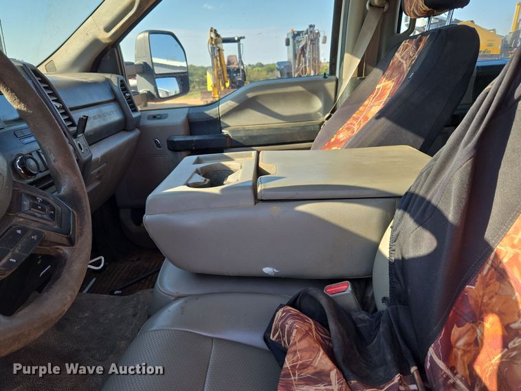 image for item EU3921 2017 Ford F250 Super Duty XL Crew Cab pickup truck