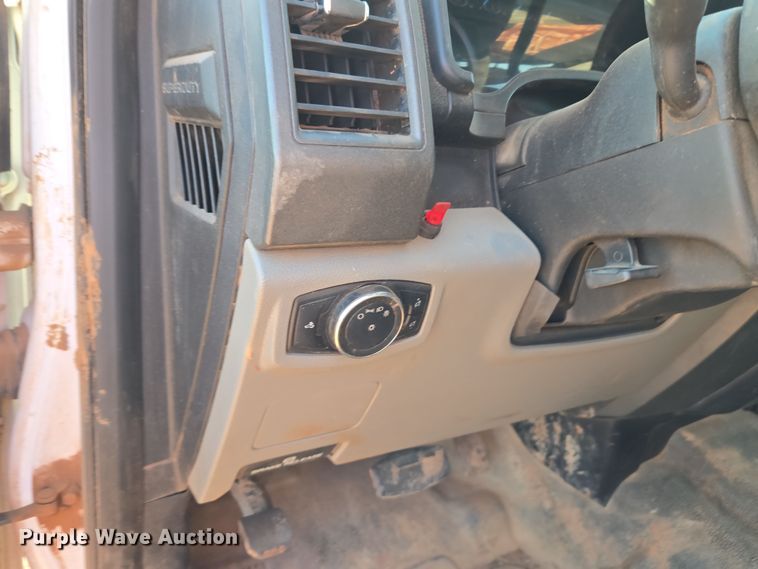 image for item EU3921 2017 Ford F250 Super Duty XL Crew Cab pickup truck