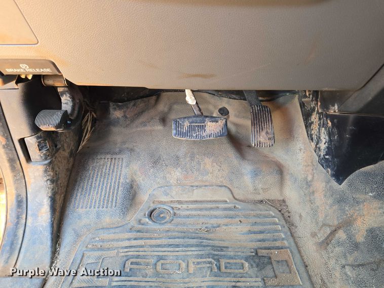 image for item EU3921 2017 Ford F250 Super Duty XL Crew Cab pickup truck