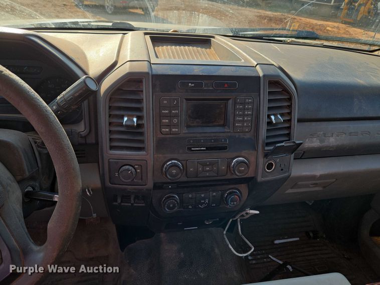 image for item EU3921 2017 Ford F250 Super Duty XL Crew Cab pickup truck