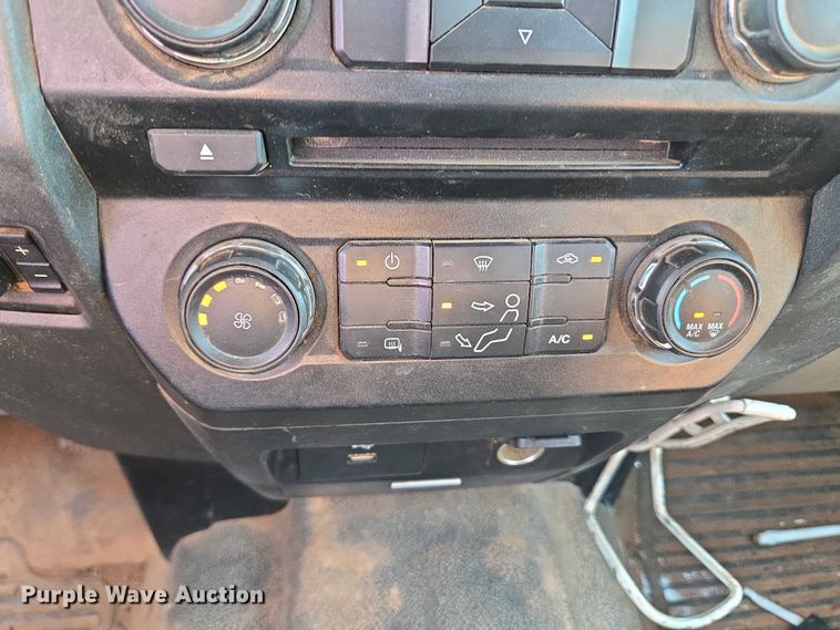 image for item EU3921 2017 Ford F250 Super Duty XL Crew Cab pickup truck