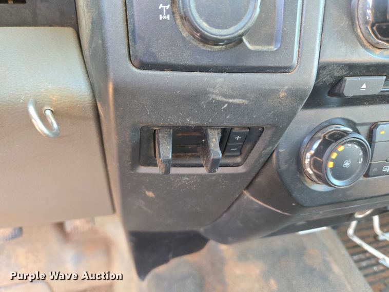 image for item EU3921 2017 Ford F250 Super Duty XL Crew Cab pickup truck